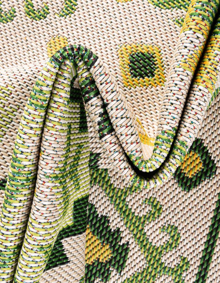 Detail image of 4' x 4' Easy-Clean Baja Indoor / Outdoor Round Rug