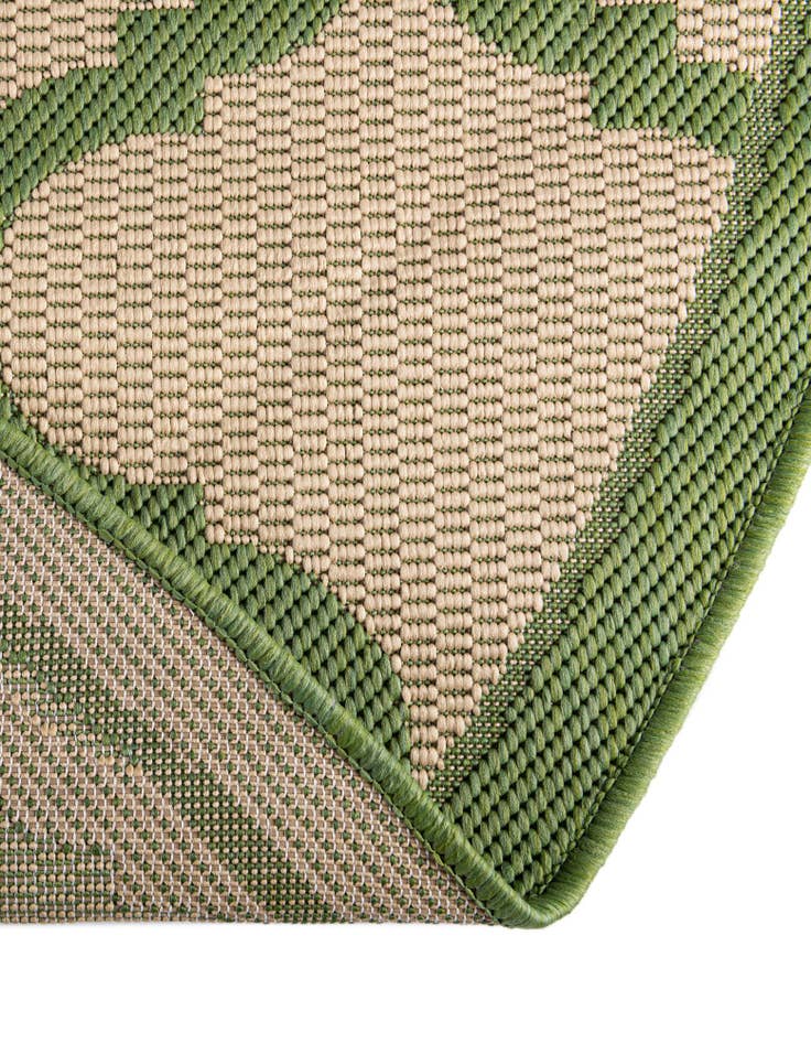 Detail image of 6' x 6' Washable Lattice Indoor / Outdoor Round Rug
