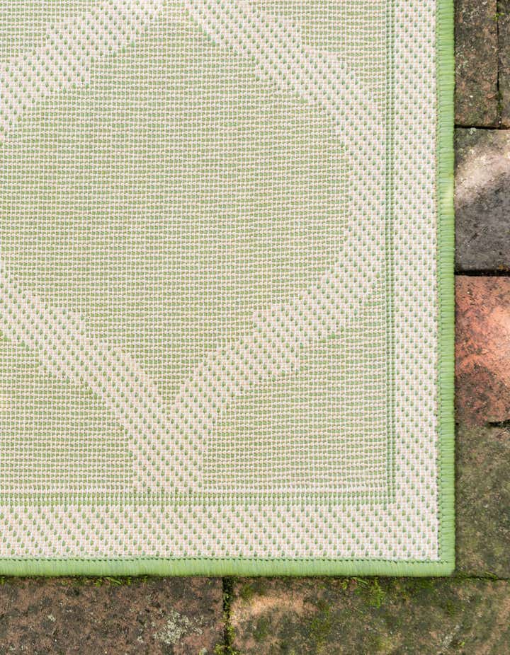 2' 2 x 6' Easy-Clean Lattice Indoor / Outdoor Runner Rug