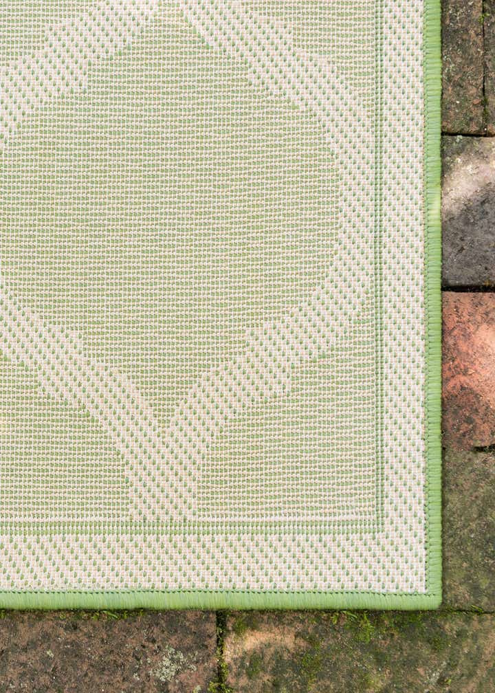2' 2 x 6' Easy-Clean Trellis Indoor / Outdoor Runner Rug