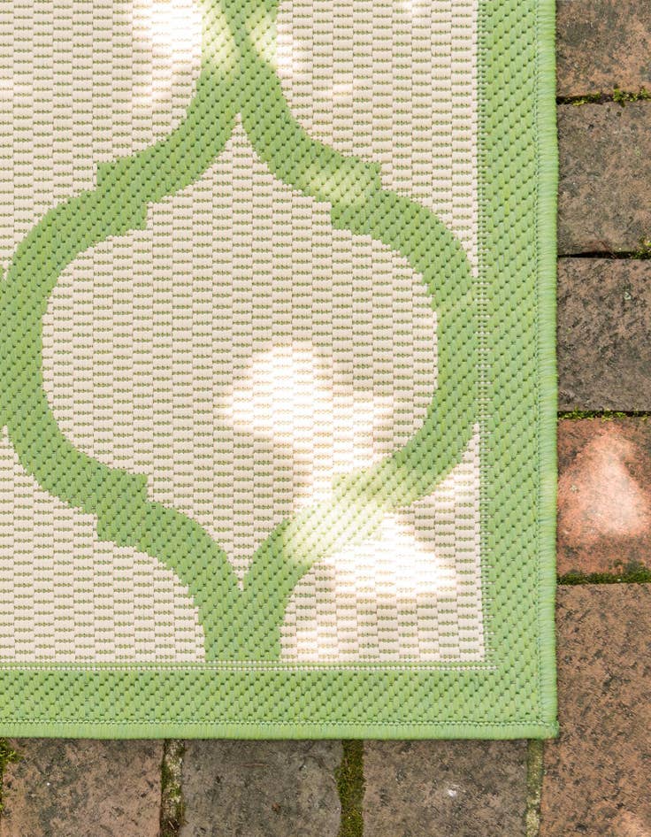 Detail image of 6' x 6' Washable Lattice Indoor / Outdoor Square Rug