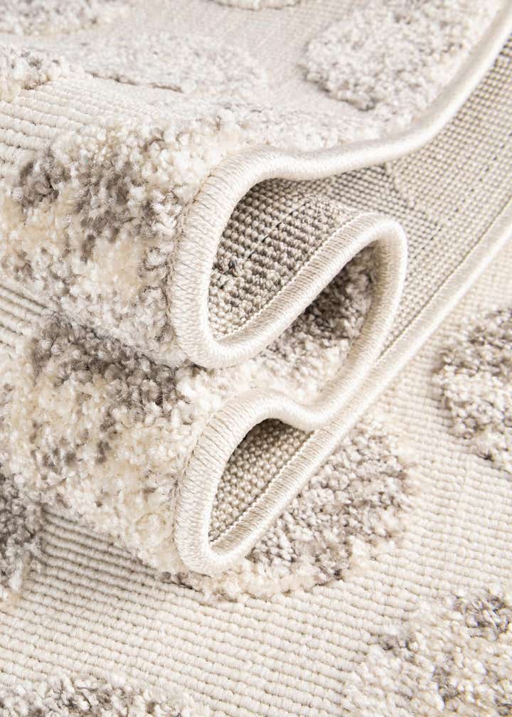 2' x 3' Easy-Clean Sabrina Soto Indoor / Outdoor Rug