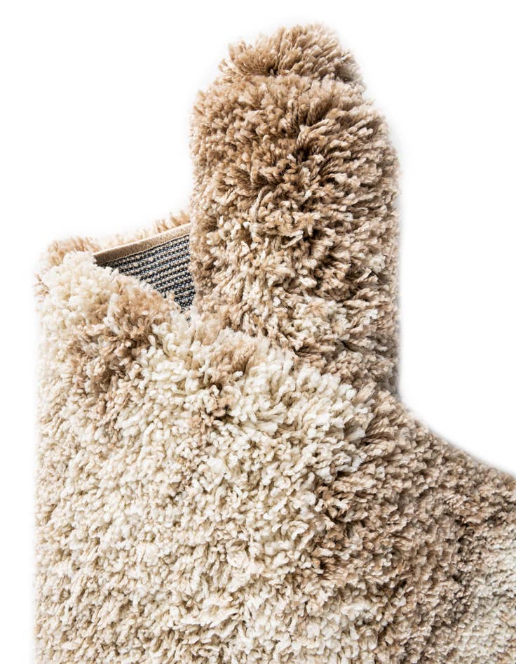 Detail image of 5' 3 x 8' Soft Touch Shag Rug