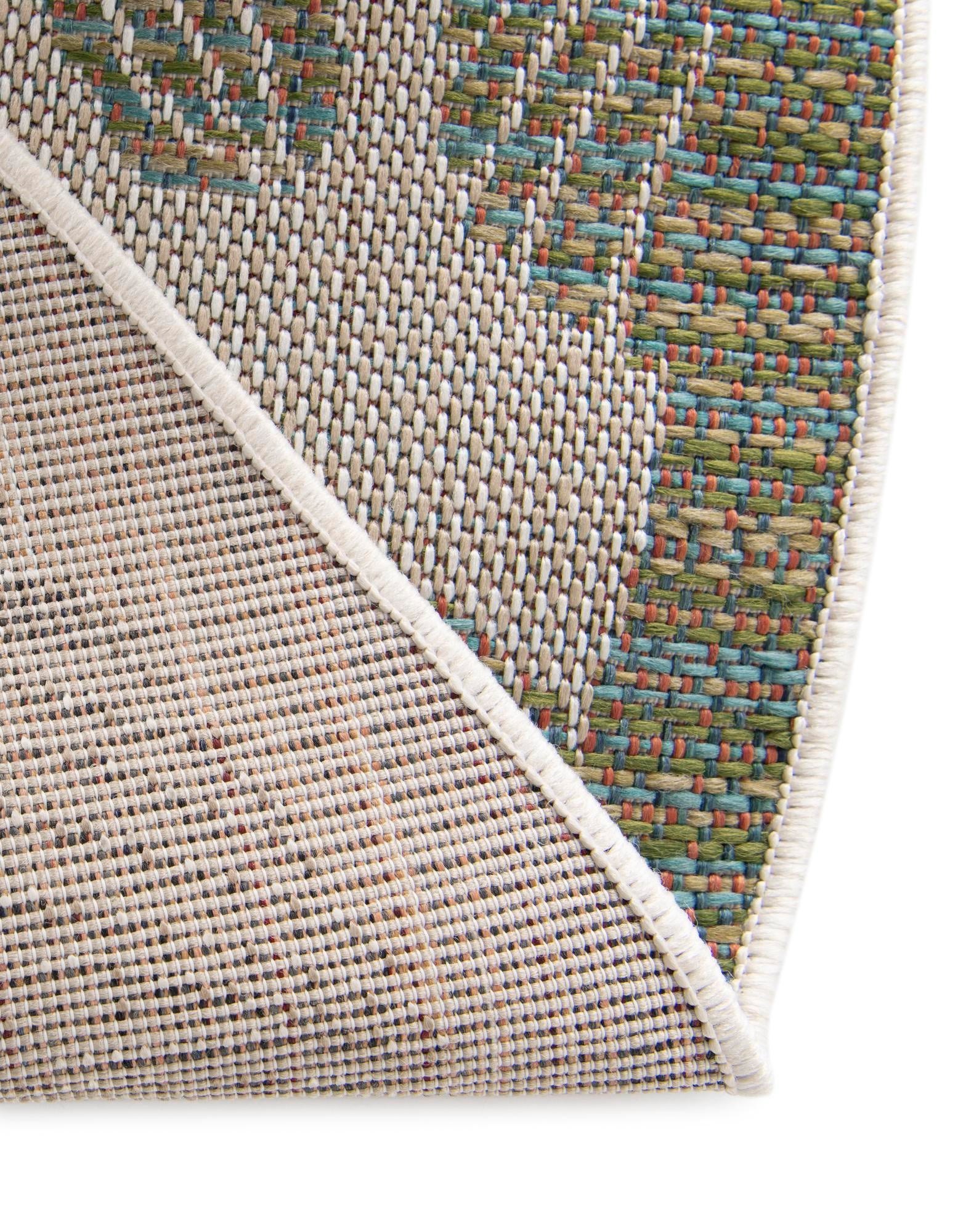 4' 1 x 4' 1 Easy-Clean Baja Indoor / Outdoor Round Rug