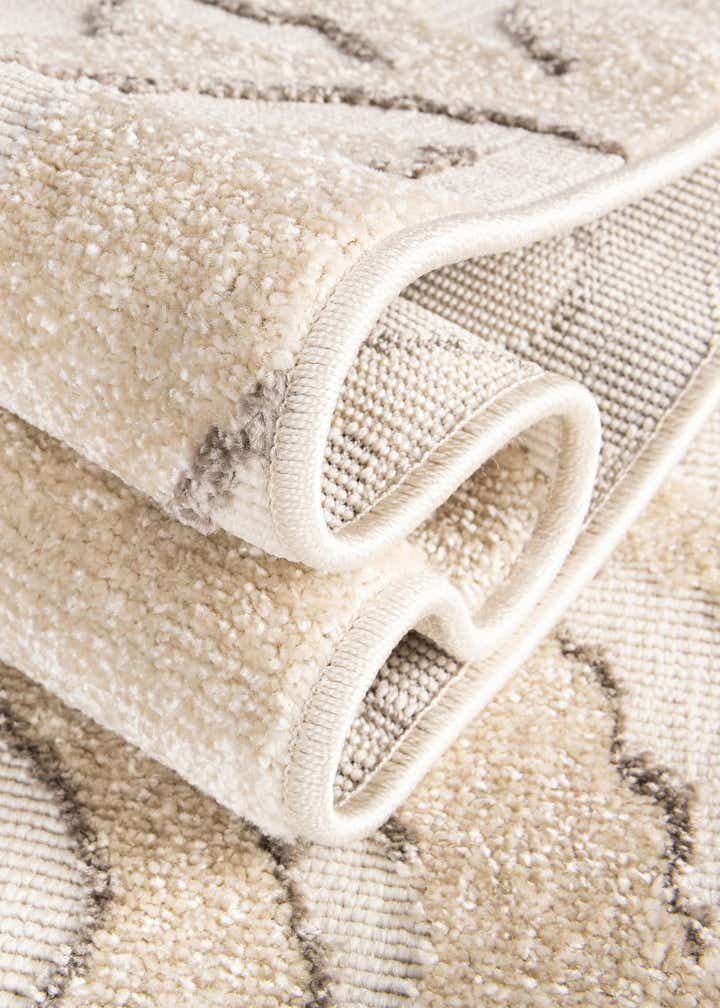 5' x 5' Easy-Clean Sabrina Soto Indoor / Outdoor Round Rug