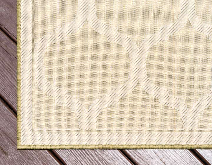 7' x 10' Easy-Clean Lattice Indoor / Outdoor Rug