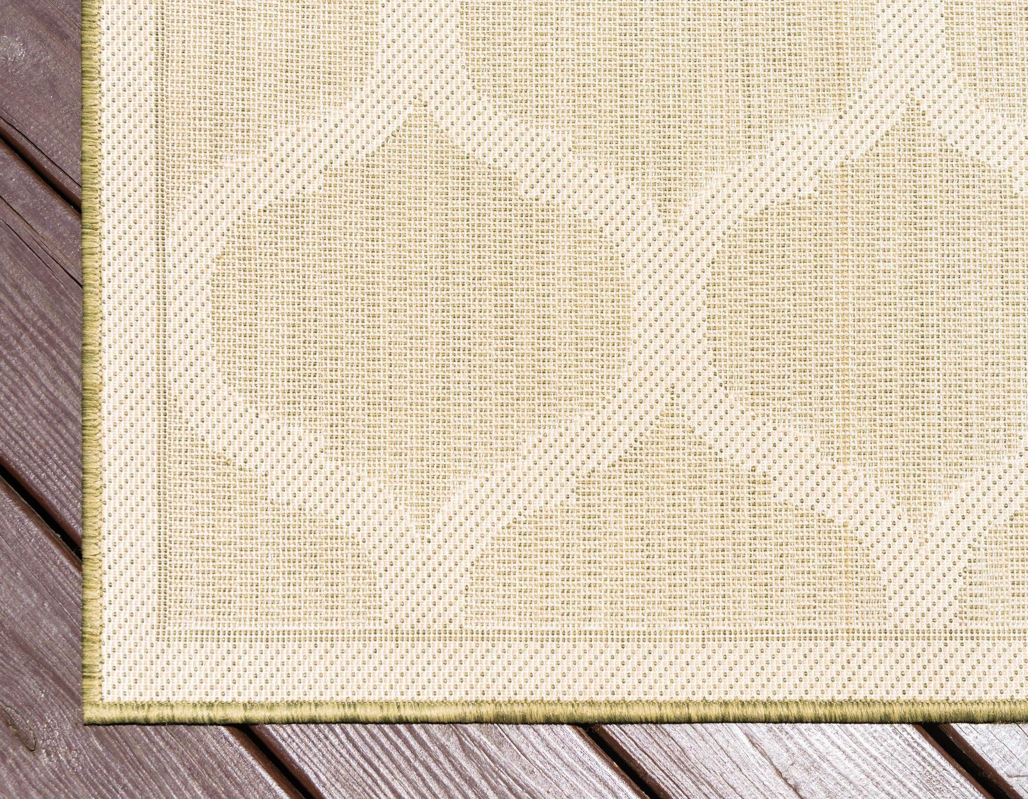 7' x 10' Easy-Clean Trellis Indoor / Outdoor Rug