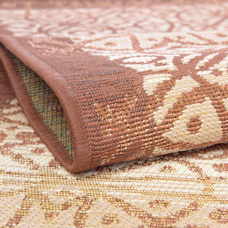 Detail image of 8' x 8' Easy-Clean Lattice Indoor / Outdoor Round Rug
