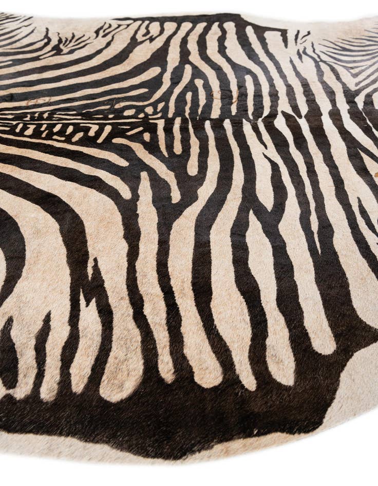 Detail image of 6' 5 x 6' 7 Cowhide Leather Freeform Rug