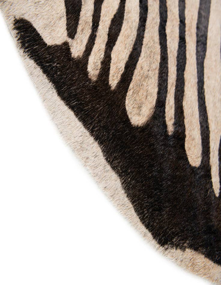 Detail image of 6' 5 x 6' 7 Cowhide Leather Freeform Rug