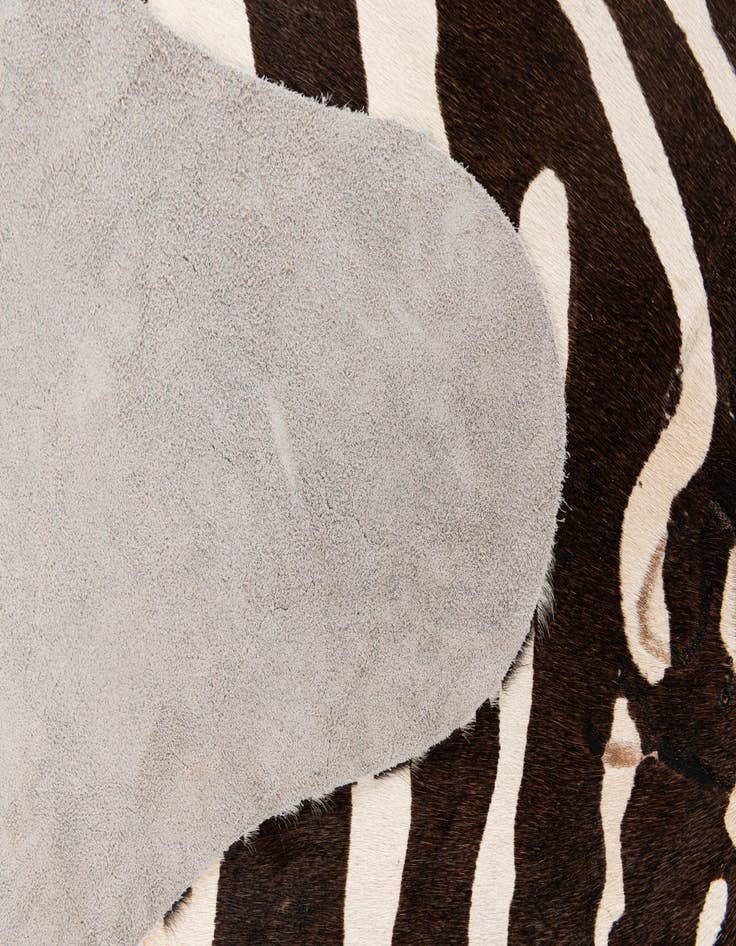 Detail image of 6' x 7' 1 Cowhide Leather Freeform Rug