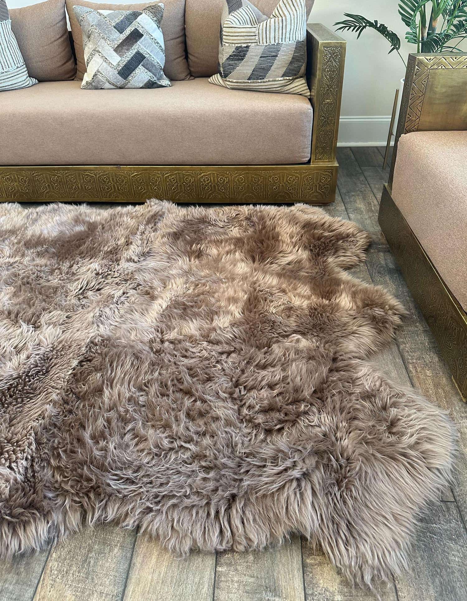 Detail image of 55cm x 90cm Natural Sheepskin Freeform Rug