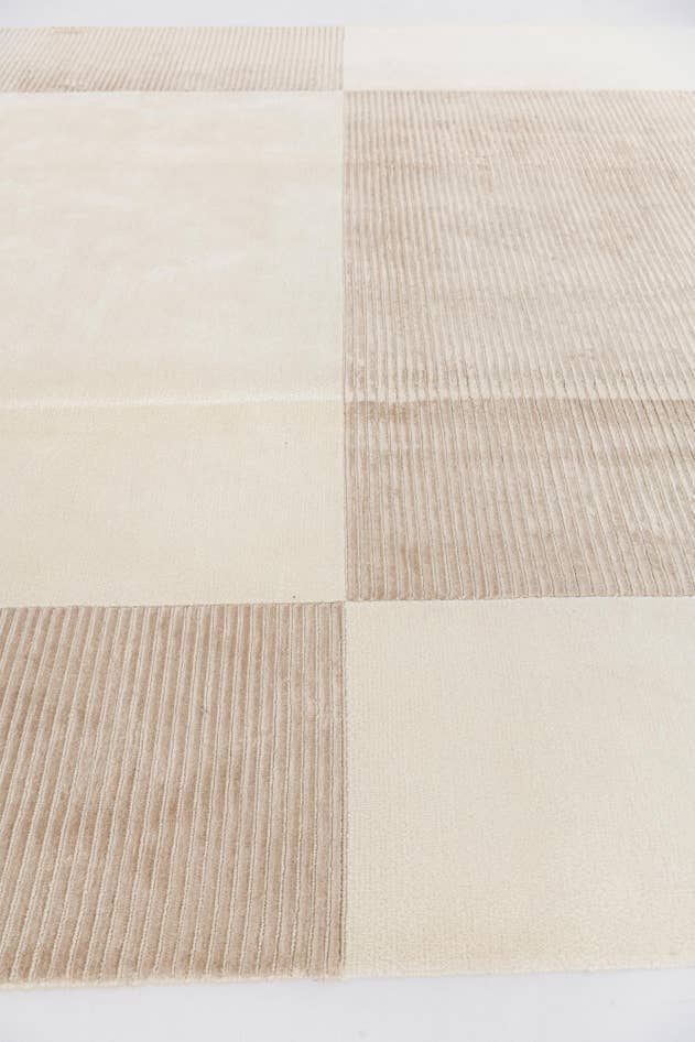 Detail image of 6' 6 x 9' 9 Hand Knotted Darya Wool Rug