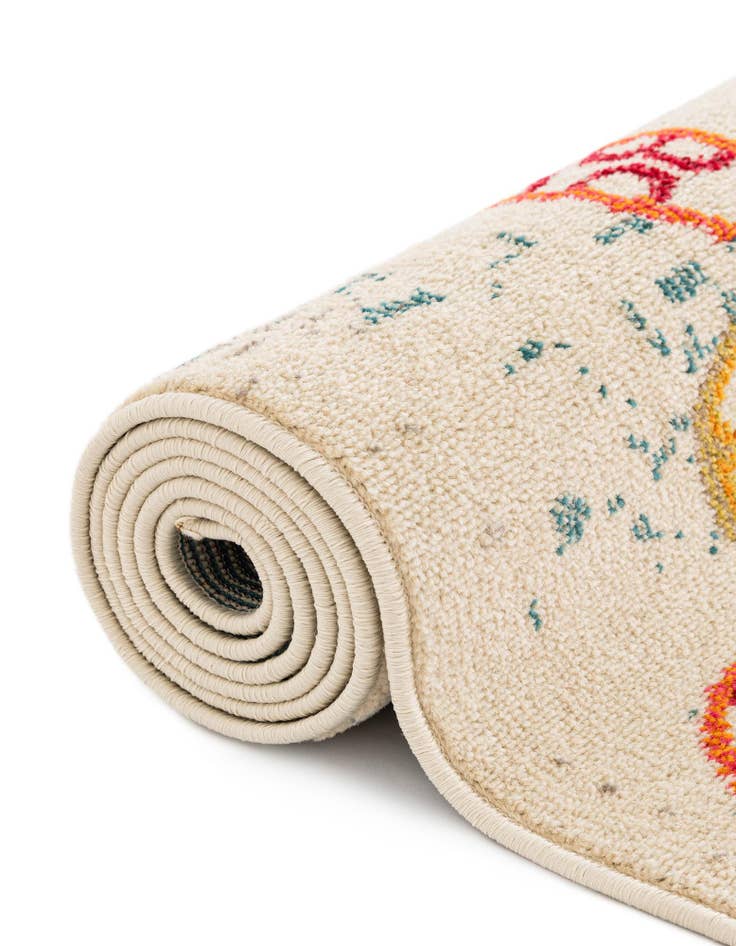 Detail image of 4' 1 x 6' 1 Washable Amalfi Oval Rug