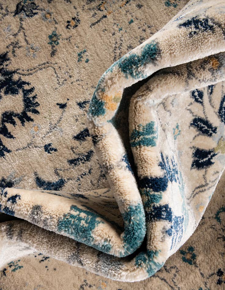 Detail image of 6' x 9' Dahlia Oval Rug