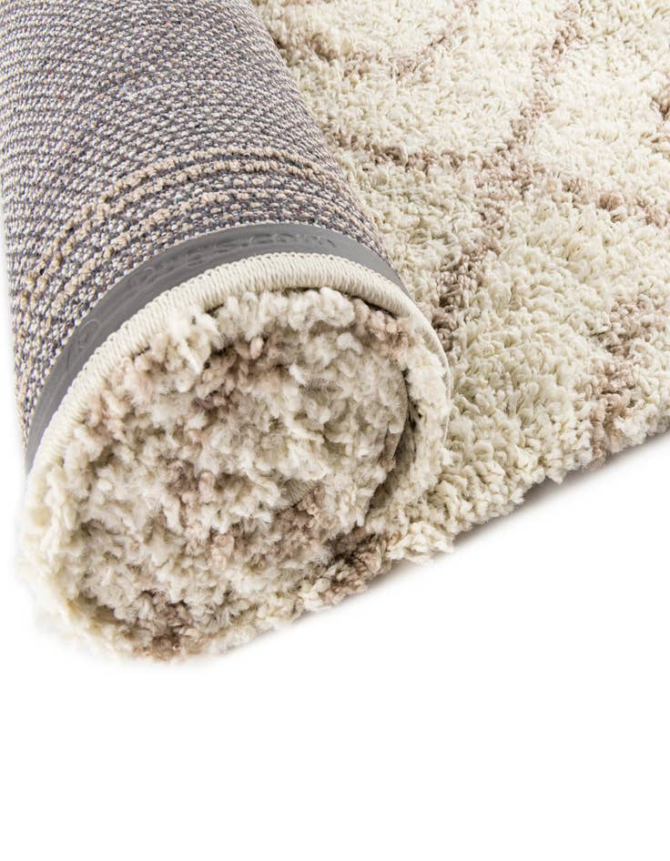 Detail image of 5' 3 x 8' Lattice Shag Oval Rug