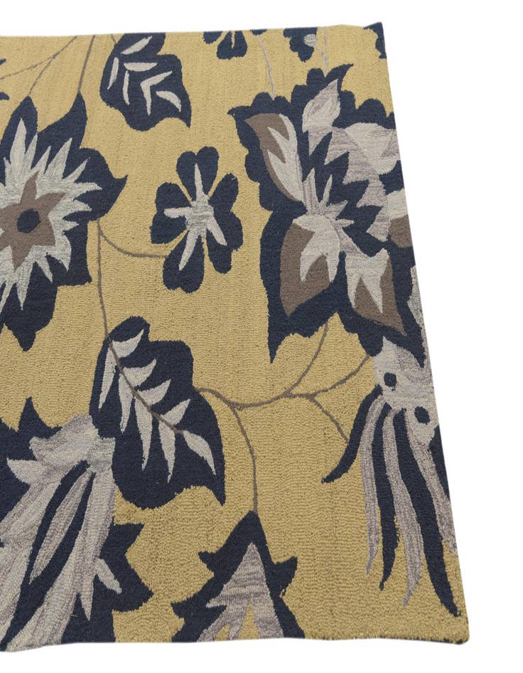 Detail image of 5' 1 x 8' Agra Rug