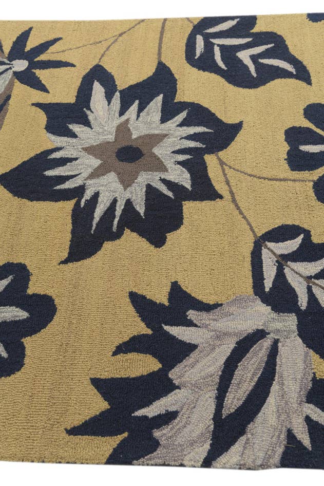 Detail image of 5' 1 x 8' Agra Rug