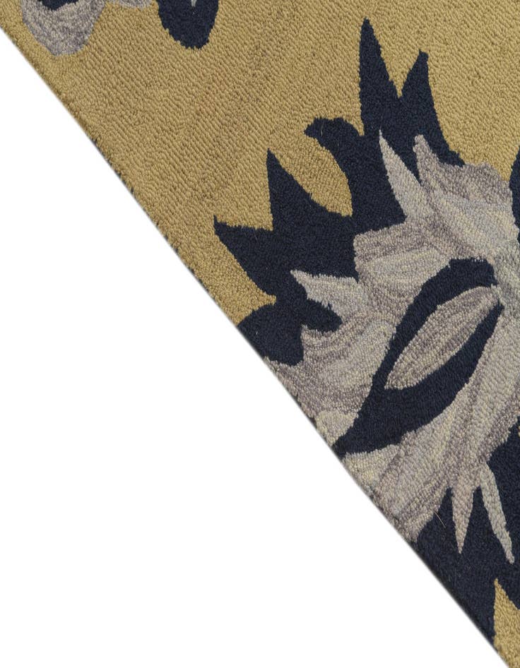 Detail image of 5' 1 x 8' Agra Rug