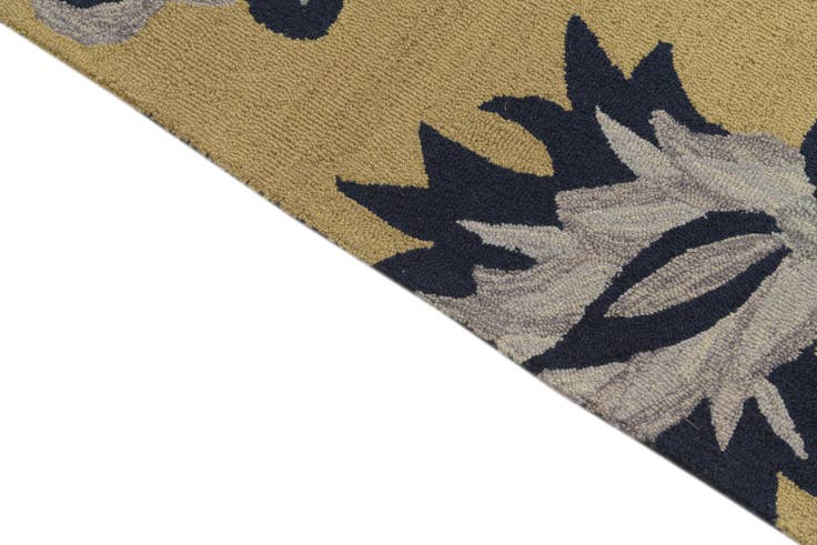Detail image of 5' 1 x 8' Agra Rug