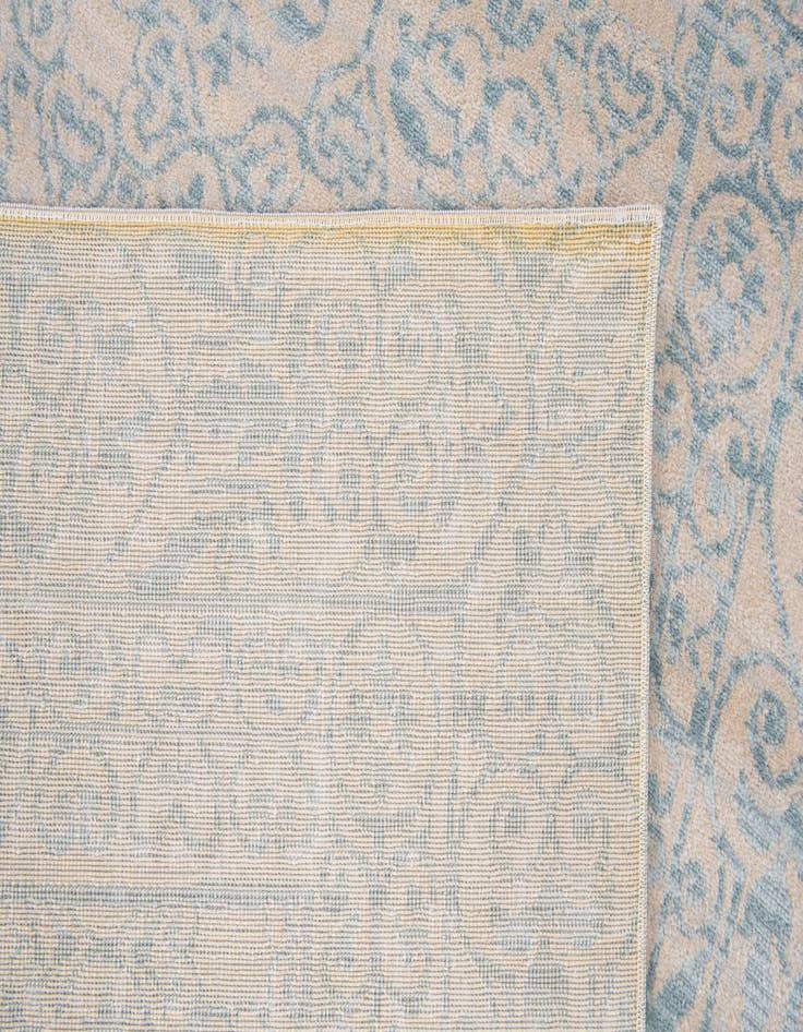 Detail image of 4' 10 x 8' Alexis Rug