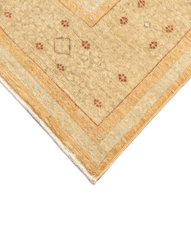 Detail image of 6' 11 x 9' 5 Amina Wool Rug