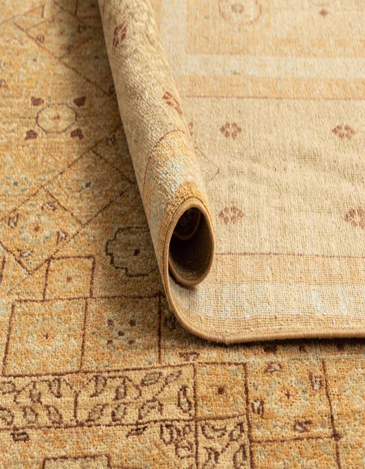 Detail image of 6' 11 x 9' 5 Amina Wool Rug