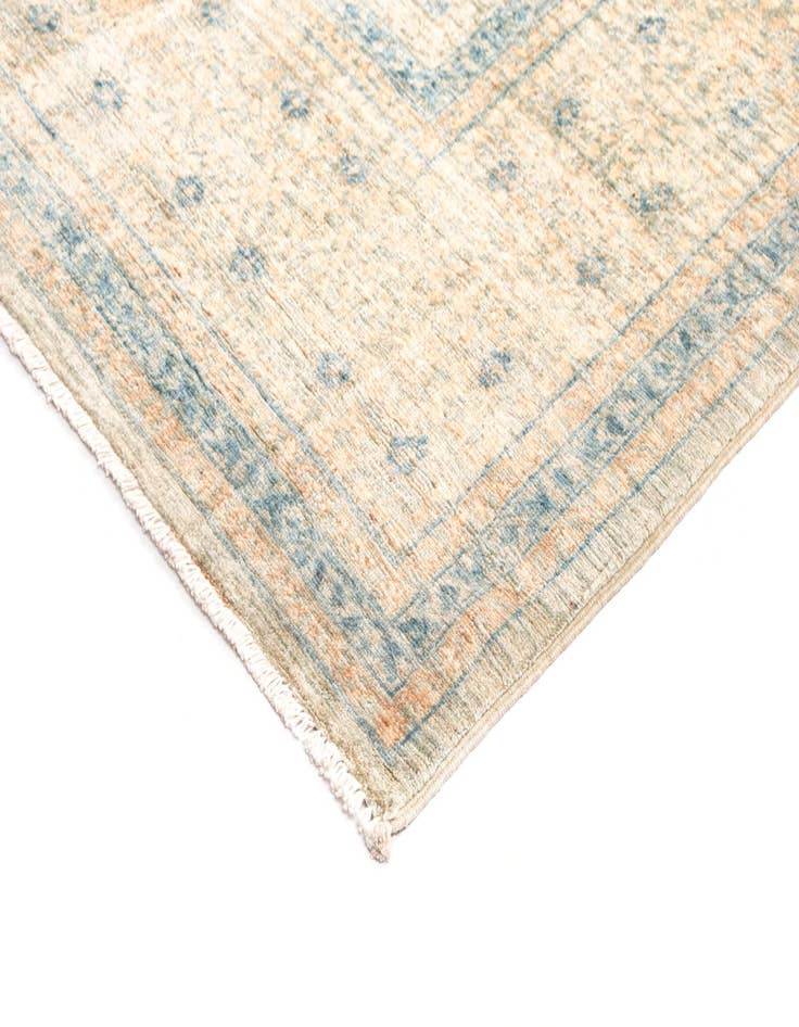 Detail image of 8' x 9' 10 Amina Wool Rug