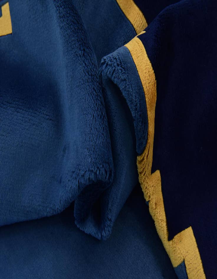 Detail image of 8' x 11' 7  Hand Knotted Antique Finish Wool Rug