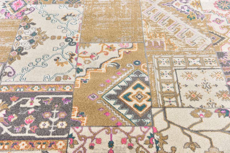 Detail image of 6' 7 x 9' 10 Aria Rug