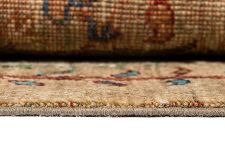 Detail image of 5' 10 x 8' Ariana Wool Rug