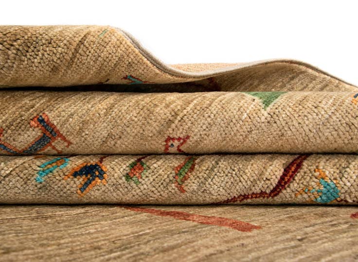Detail image of 5' 10 x 8' Ariana Wool Rug