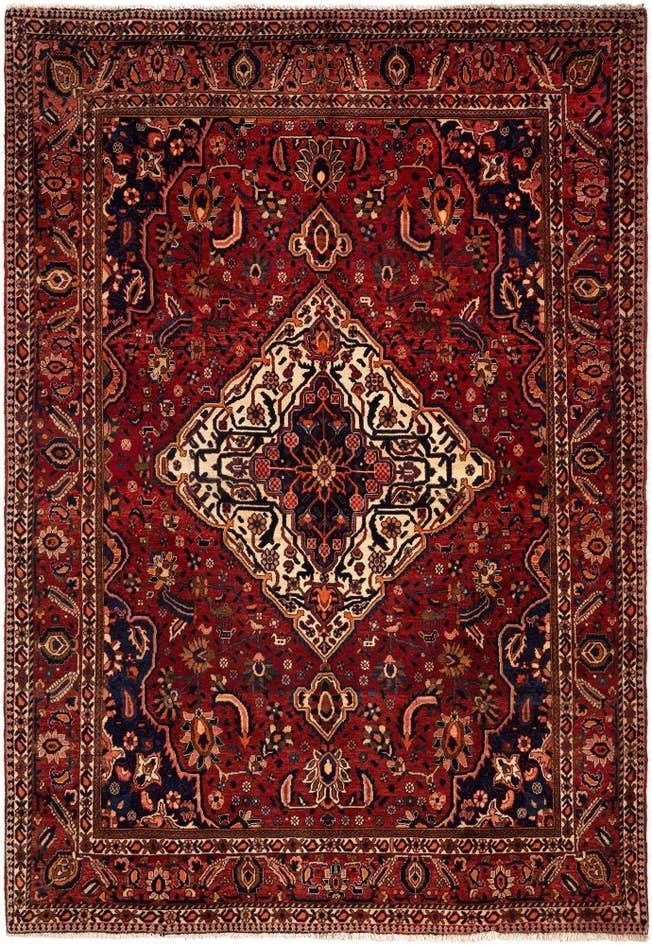 Detail image of 7' x 10' 1 Bachtiar Wool Rug