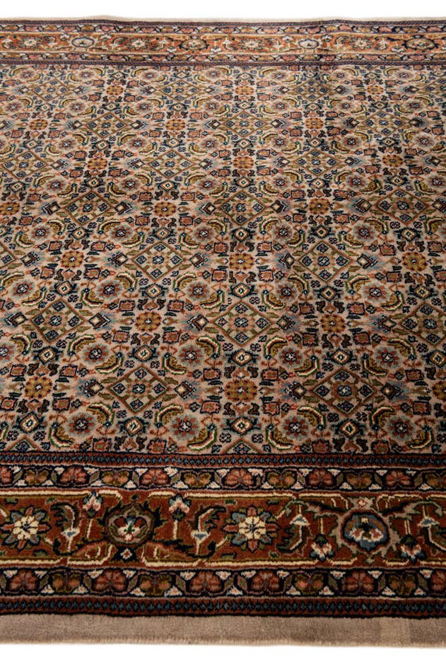 Detail image of 4' 2 x 6' 6 Hand Knotted Bidjar Oriental Wool Rug