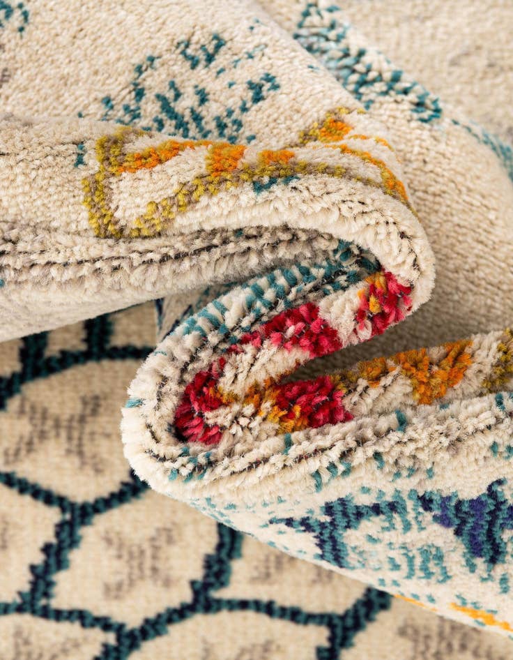 Detail image of 3' 3 x 5' 3  Washable Capri Rug