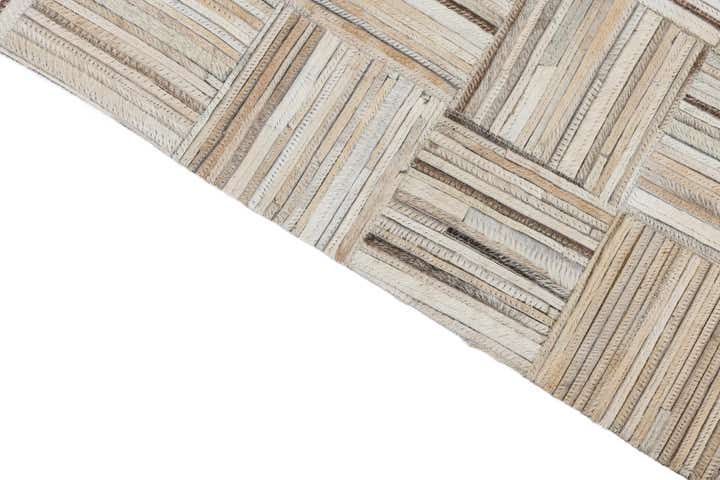 5' x 7' 8 Cowhide Leather Rug