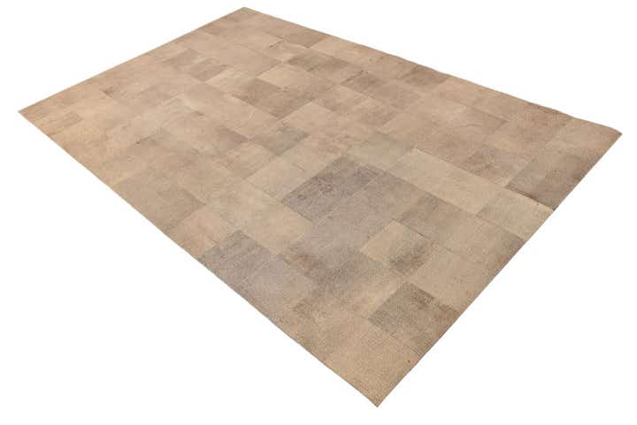 5' 1 x 8' Cowhide Rug