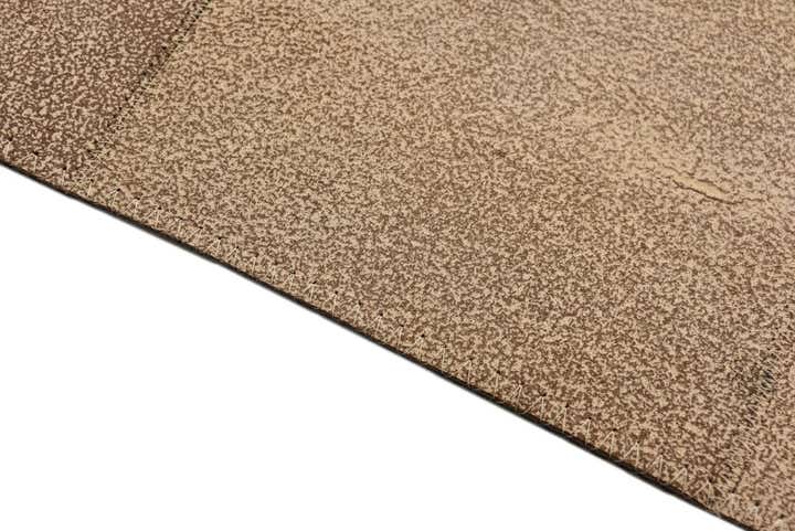 5' 1 x 8' Cowhide Rug