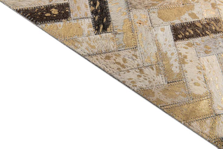 Detail image of 5' 3 x 7' 7 Cowhide Stocks Rug