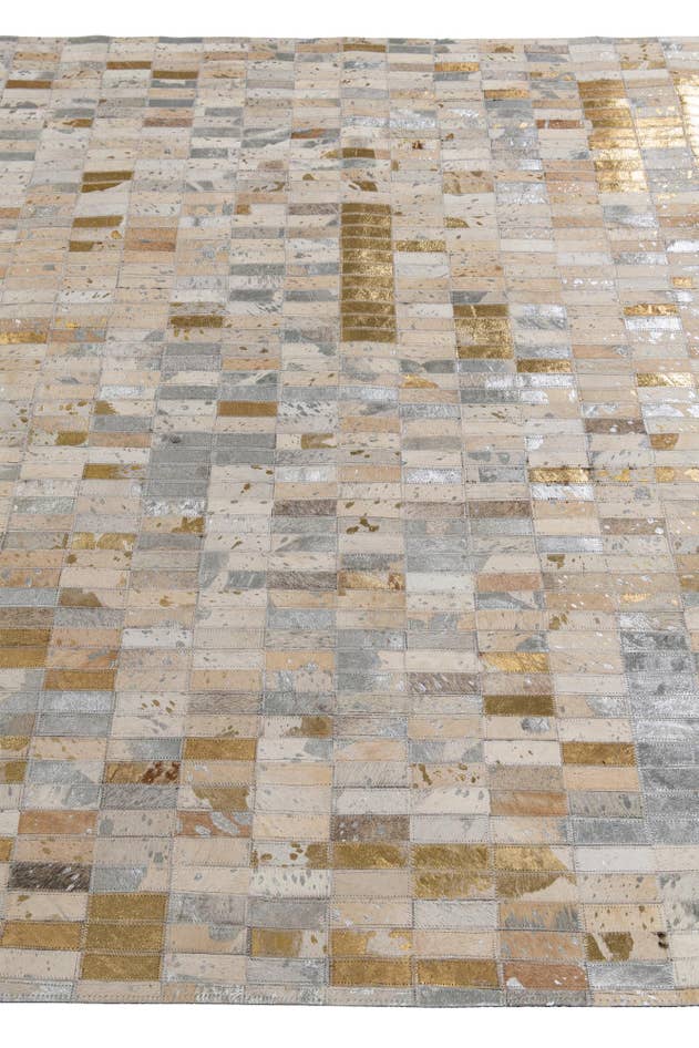 Detail image of 4' 10 x 8' 2 Cowhide Stocks Rug
