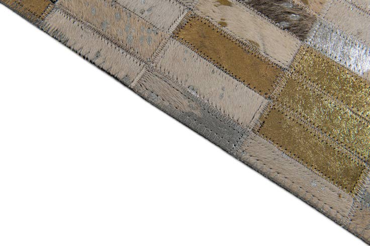 Detail image of 4' 10 x 8' 2 Cowhide Stocks Rug