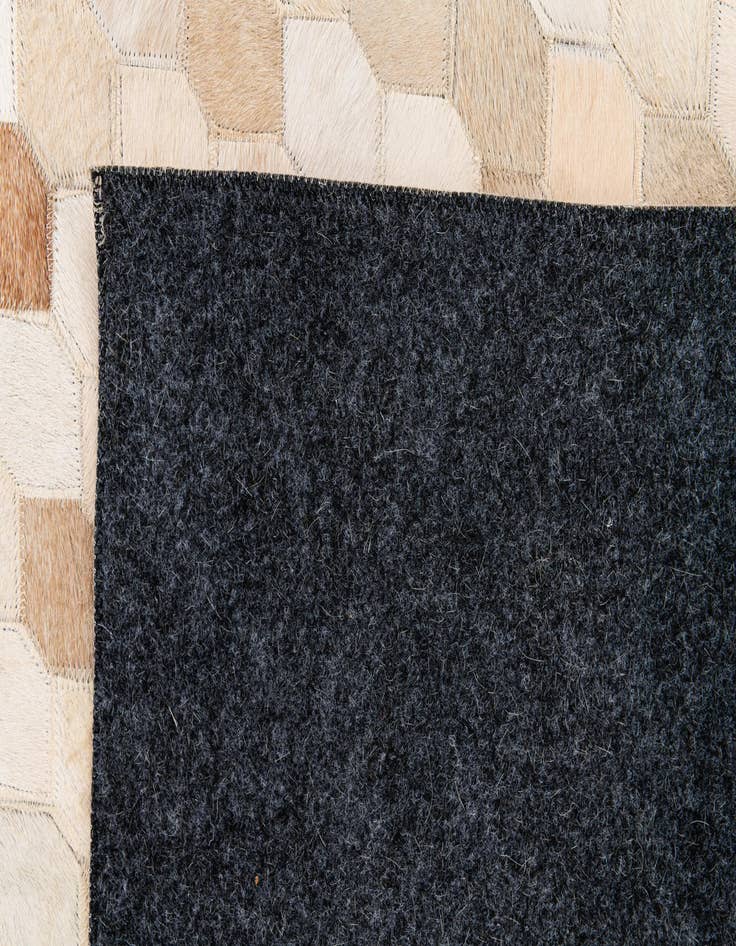 Detail image of 4' 8 x 6' 8 Cowhide Stocks Rug