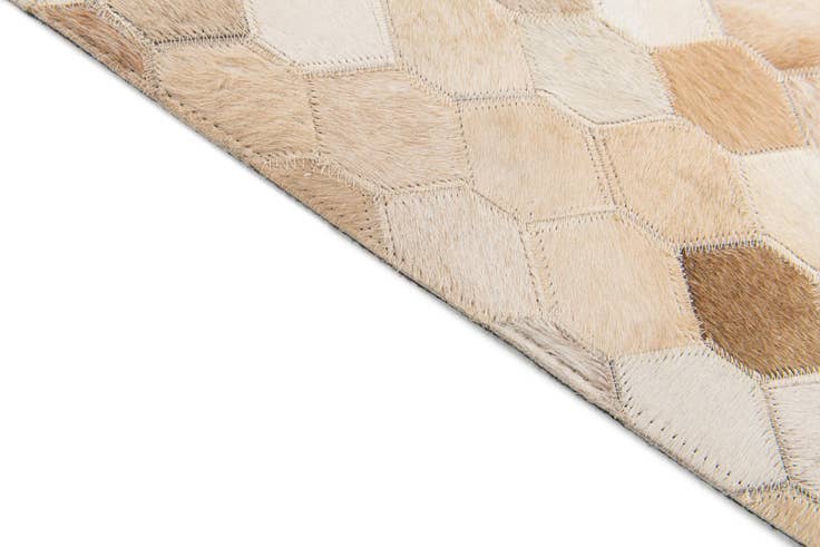 Detail image of 4' 8 x 6' 8 Cowhide Stocks Rug