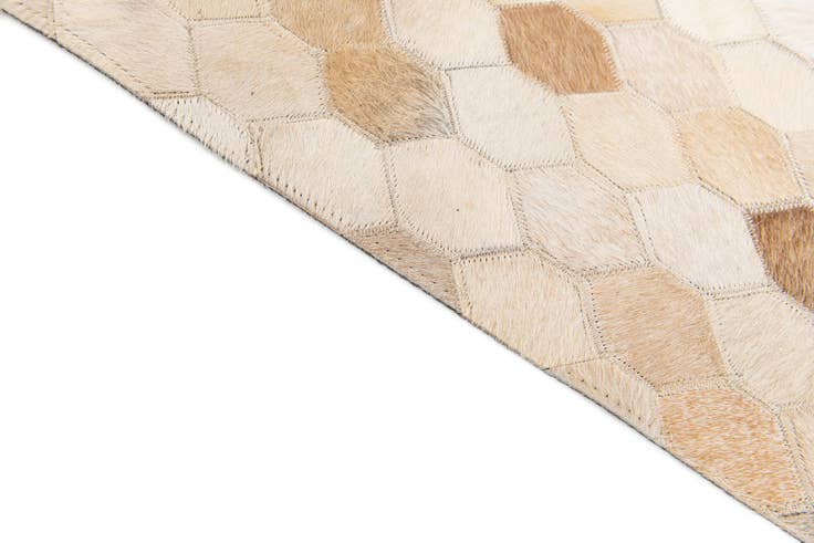 Detail image of 4' 8 x 6' 7 Cowhide Stocks Rug