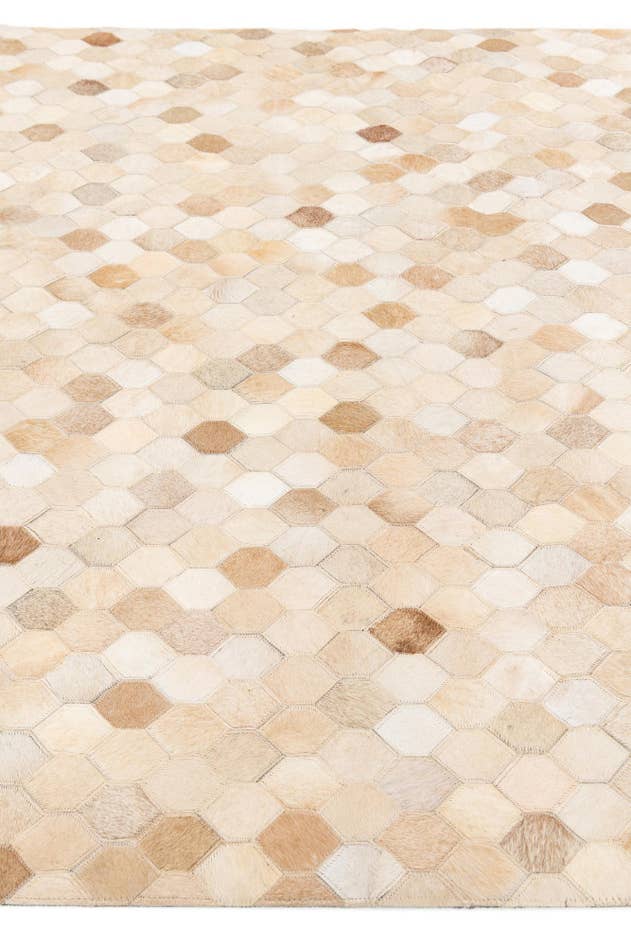 Detail image of 4' 6 x 6' 7 Cowhide Stocks Rug