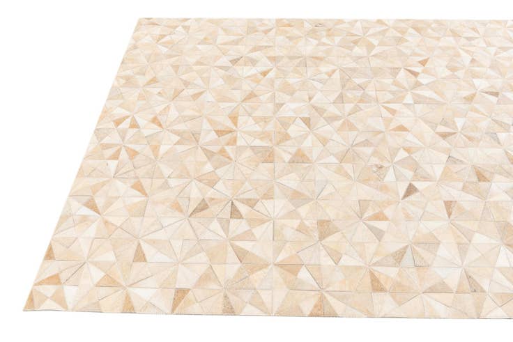 Detail image of 4' 9 x 6' 6 Cowhide Stocks Rug