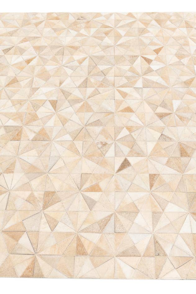 Detail image of 4' 9 x 6' 6 Cowhide Stocks Rug