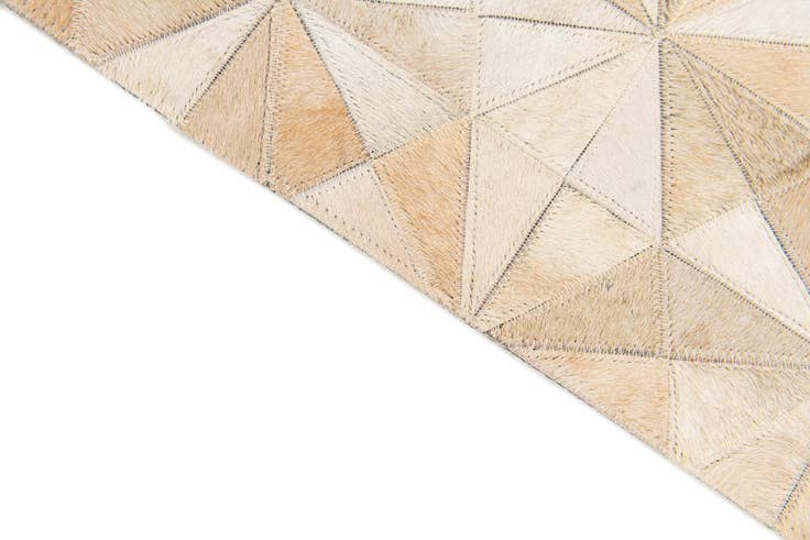 Detail image of 4' 9 x 6' 8 Cowhide Stocks Rug