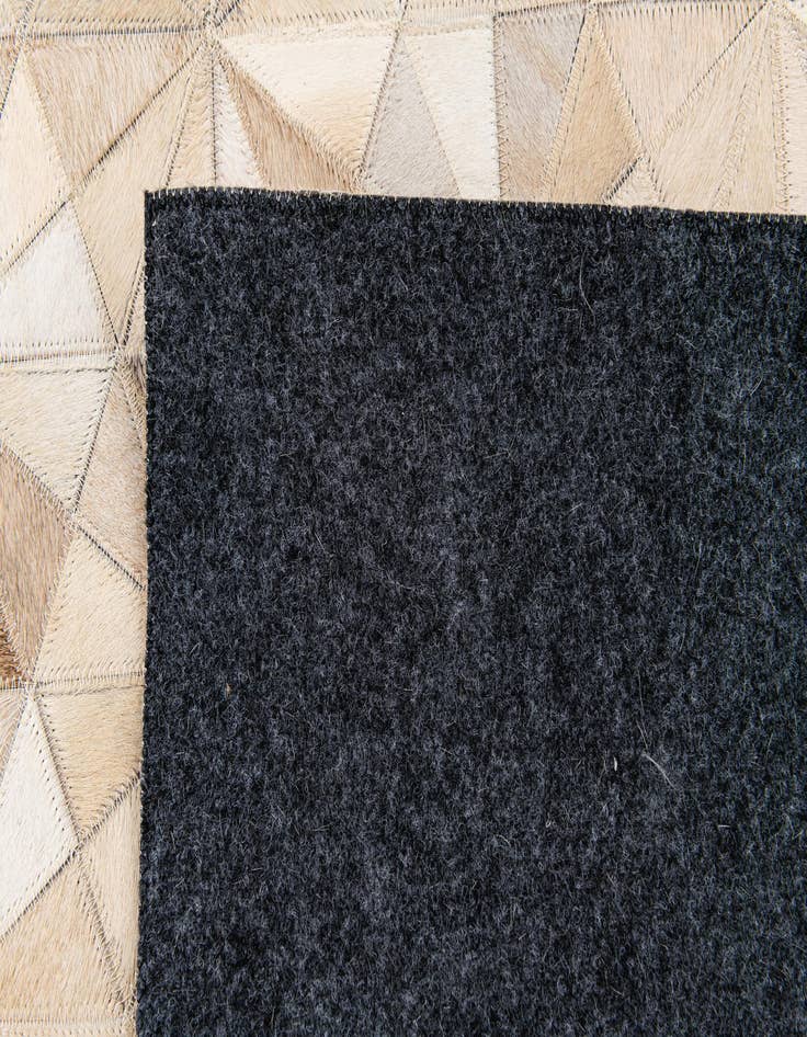 Detail image of 4' 9 x 6' 8 Cowhide Stocks Rug