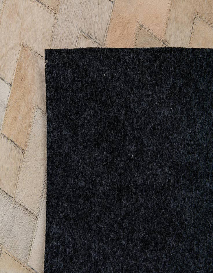 Detail image of 4' 1 x 5' 11 Cowhide Stocks Rug
